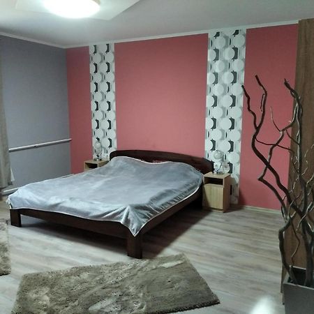 Tatabánya Újvárosi lakás Esterno foto