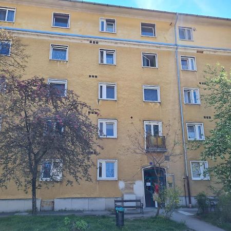 Tatabánya Újvárosi lakás Esterno foto
