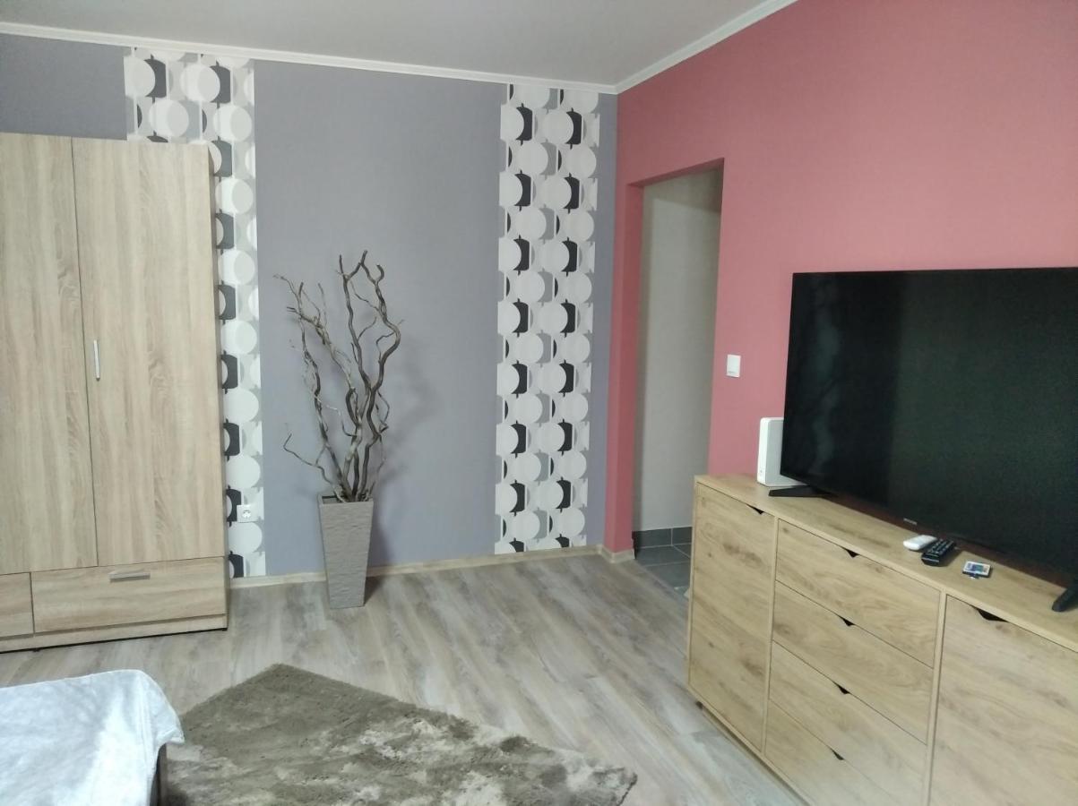 Tatabánya Újvárosi lakás Esterno foto