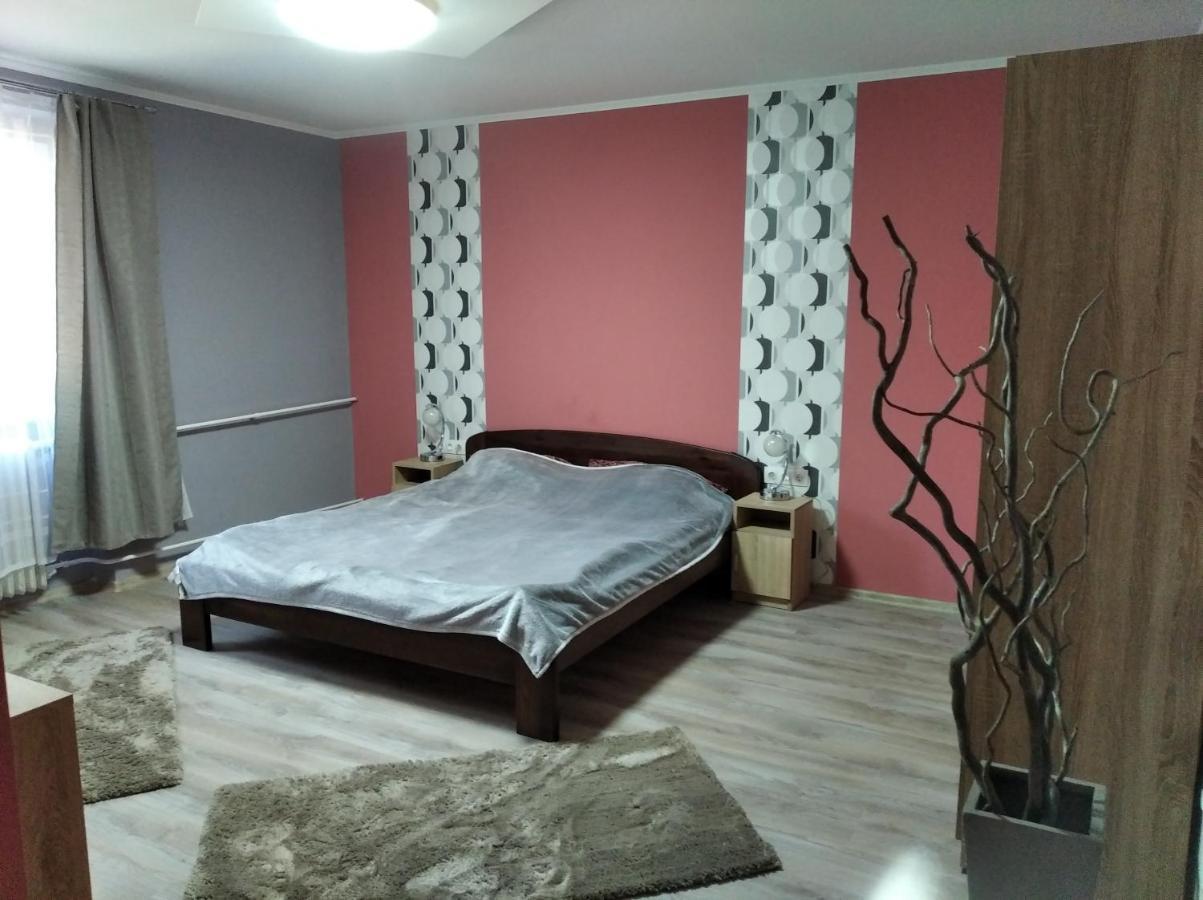 Tatabánya Újvárosi lakás Esterno foto