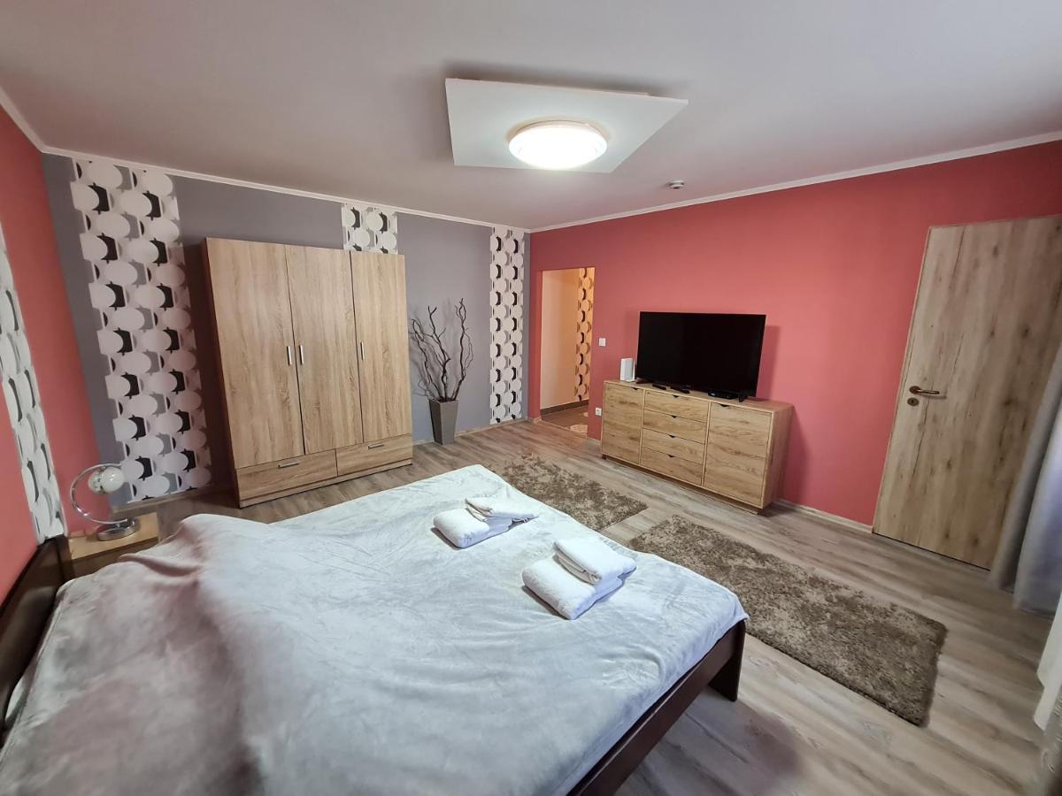 Tatabánya Újvárosi lakás Esterno foto