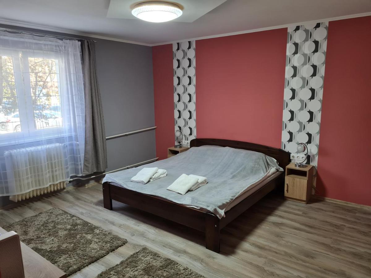 Tatabánya Újvárosi lakás Esterno foto