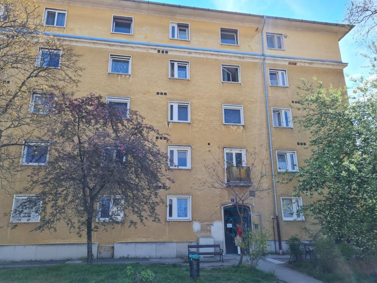 Tatabánya Újvárosi lakás Esterno foto